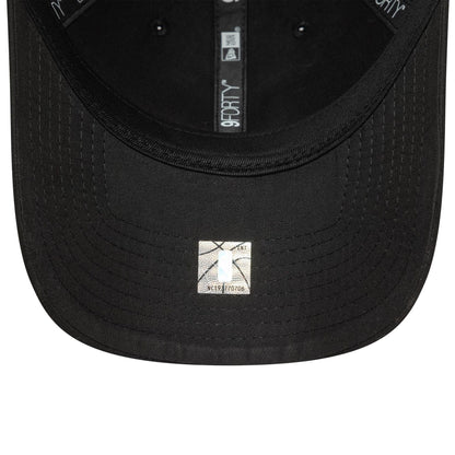 This is a Chicago Bulls NBA Pin Black 9FORTY Adjustable Cap 5