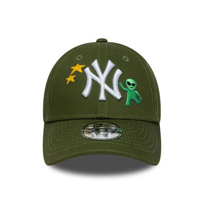 This is a New York Yankees Child MLB Space Icon Dark Green 9FORTY Adjustable Cap 2