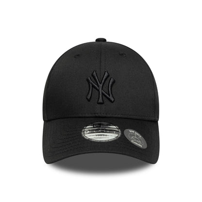 New York Yankees Youth MLB Bow Back Black New Era 9FORTY Adjustable Cap, front view showing the black raised embroidered NY logo on the structured crown, with a curved visor featuring a 9FORTY size sticker.