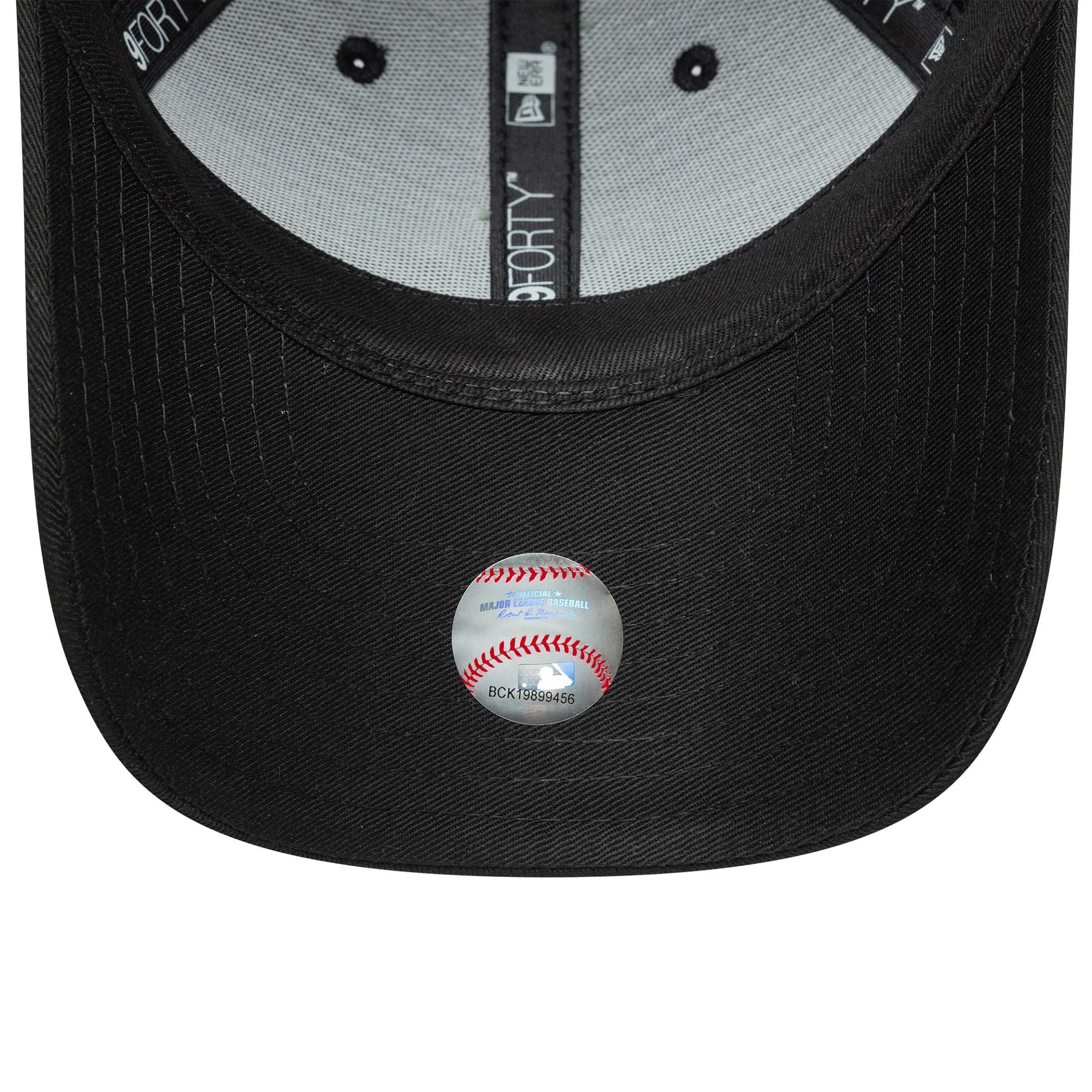 This is a New York Yankees Youth MLB Bow Back Black 9FORTY Adjustable Cap 5