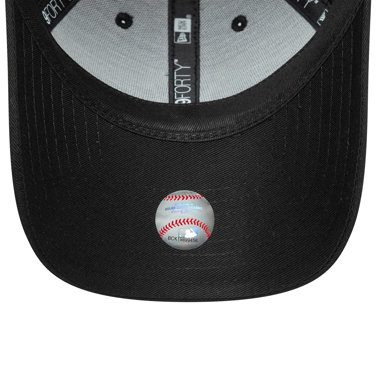 This is a New York Yankees Youth MLB Bow Back Black 9FORTY Adjustable Cap 5