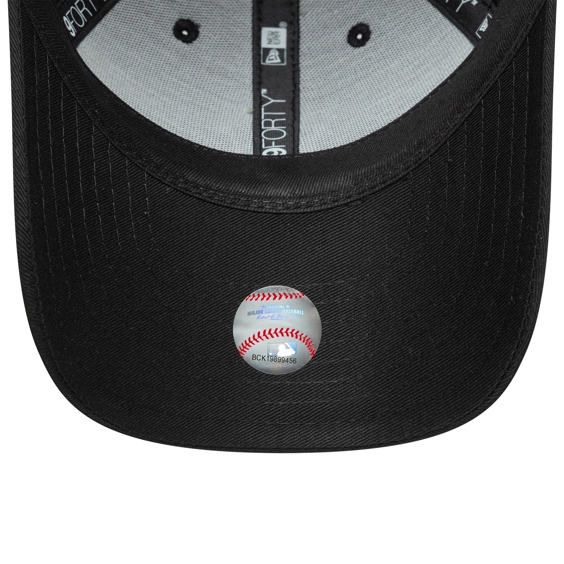 This is a New York Yankees Youth MLB Bow Back Black 9FORTY Adjustable Cap 5