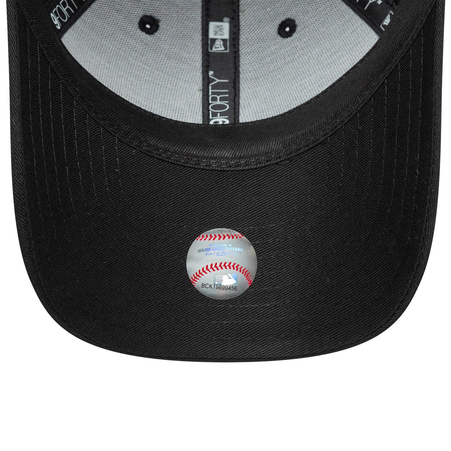 This is a New York Yankees Youth MLB Bow Back Black 9FORTY Adjustable Cap 5