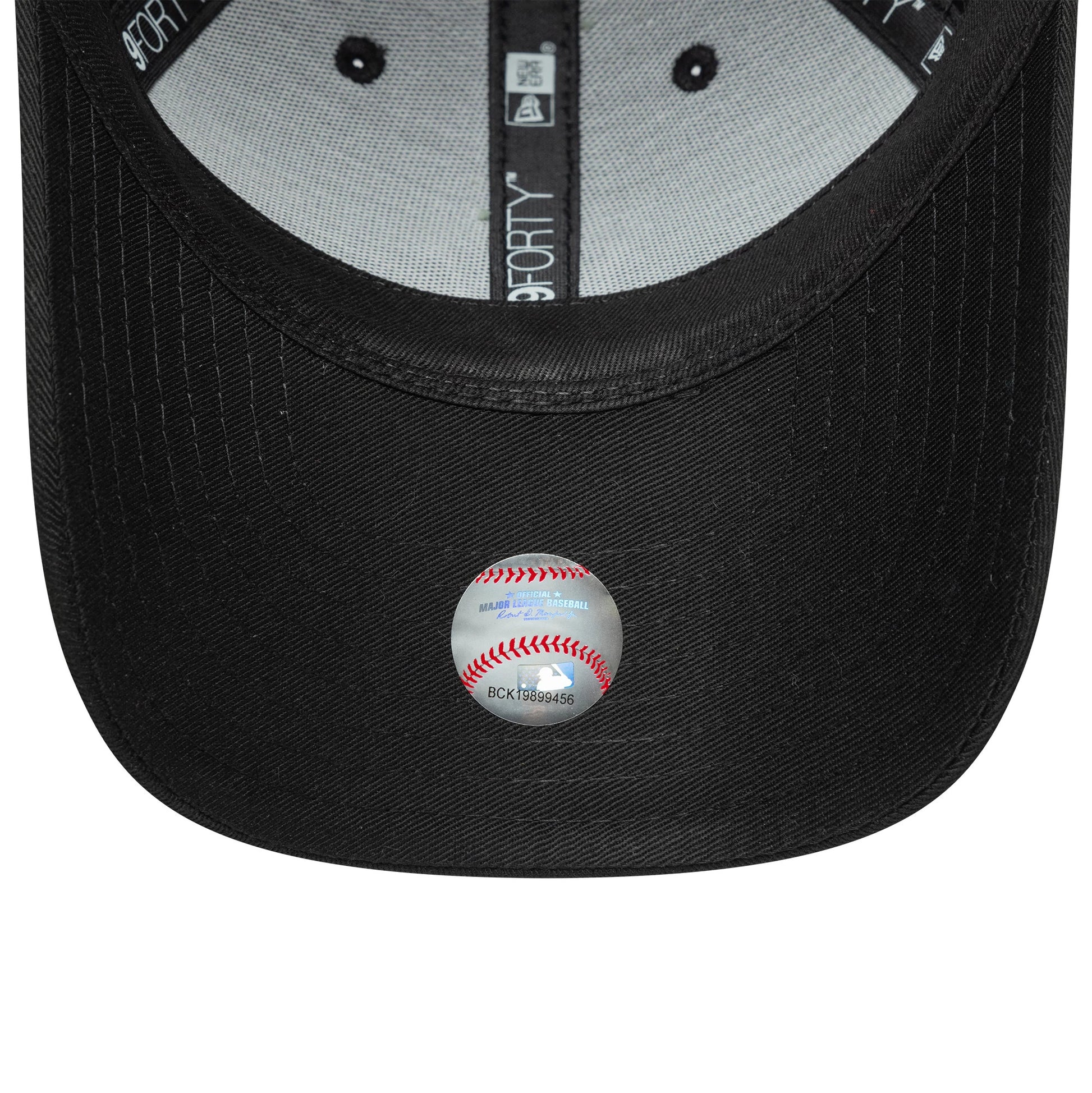 This is a New York Yankees Youth MLB Bow Back Black 9FORTY Adjustable Cap 5