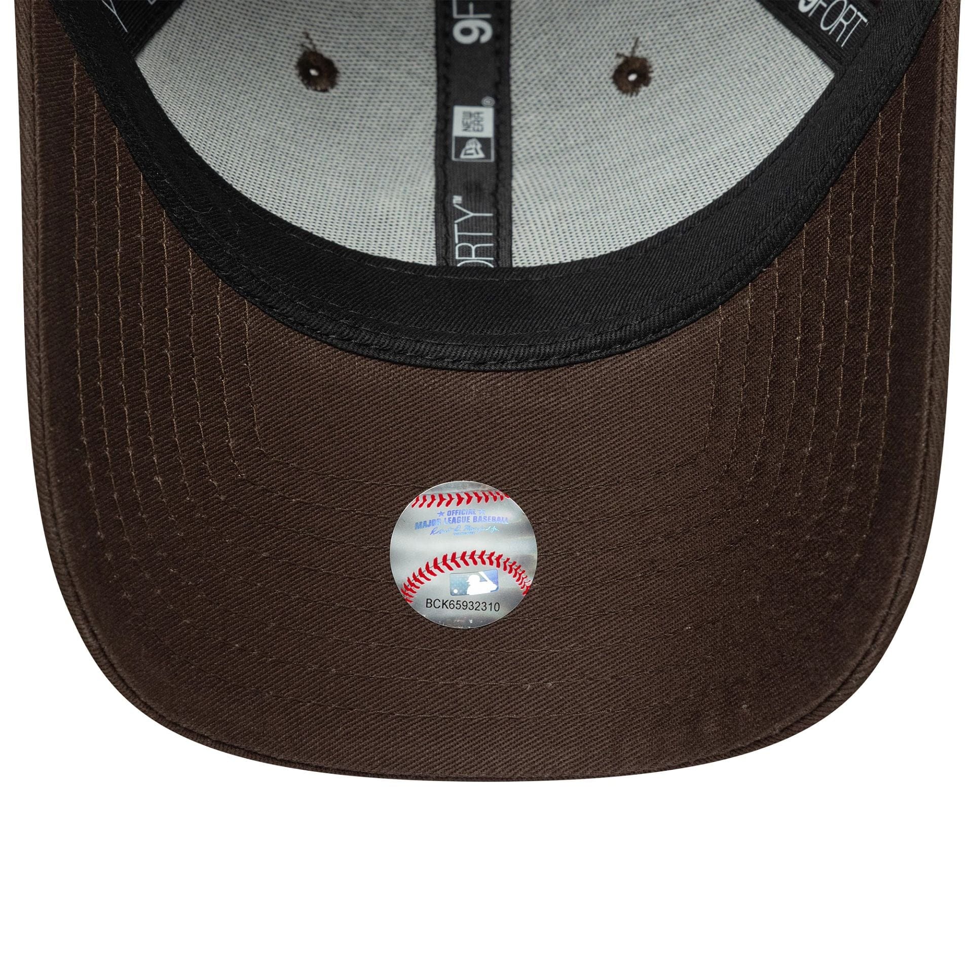 This is a New York Yankees Womens MLB League Essential Dark Brown 9FORTY Adjustable Cap 5