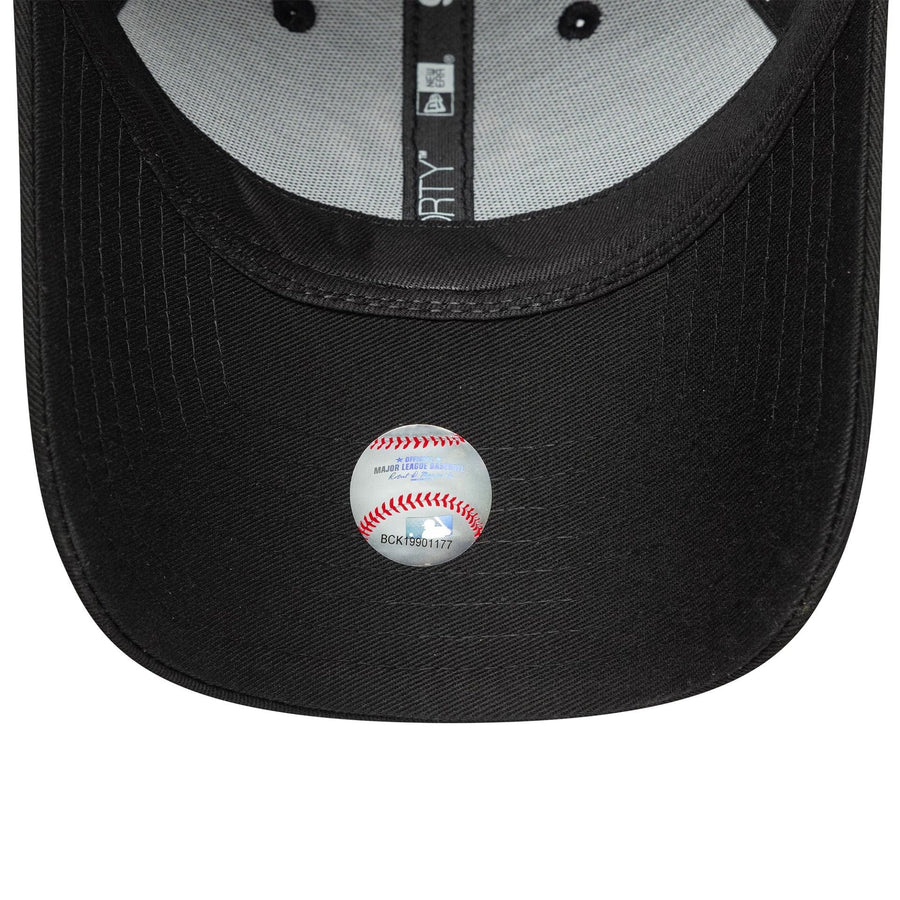 This is a New York Yankees Womens MLB Metallic Logo Black 9FORTY Adjustable Cap 5