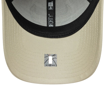 This is a Chicago Bulls NBA Team Outline Cream 9FORTY Adjustable Cap 5