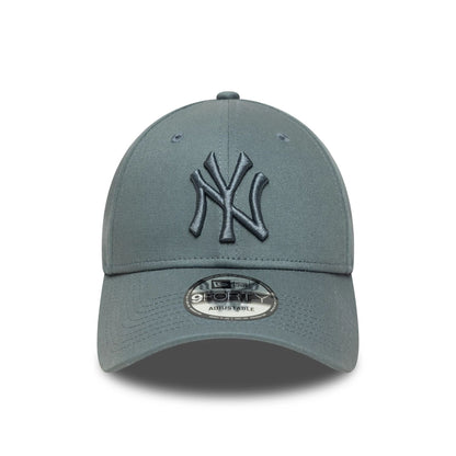 This is a New York Yankees MLB League Essential Dark Grey 9FORTY Adjustable Cap 2