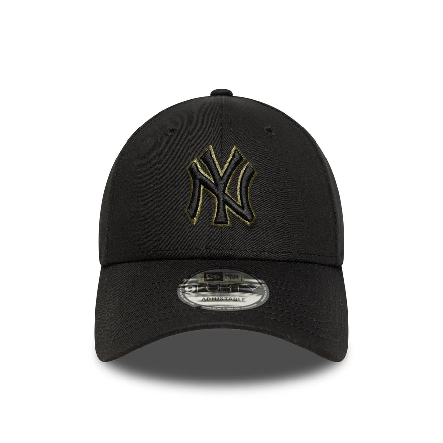 This is a New York Yankees MLB Team Outline Black 9FORTY Adjustable Cap 2