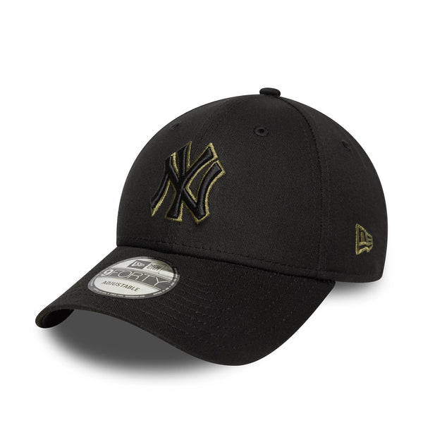 This is a New York Yankees MLB Team Outline Black 9FORTY Adjustable Cap 1