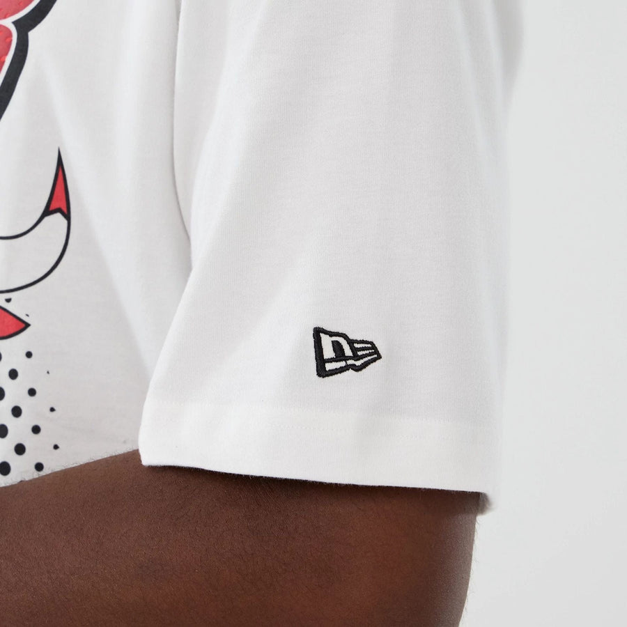 The Male model is wearing Chicago Bulls NBA Lifestyle Graphic White T-Shirt  5