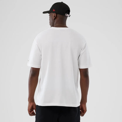 The Male model is wearing Chicago Bulls NBA Lifestyle Graphic White T-Shirt  2