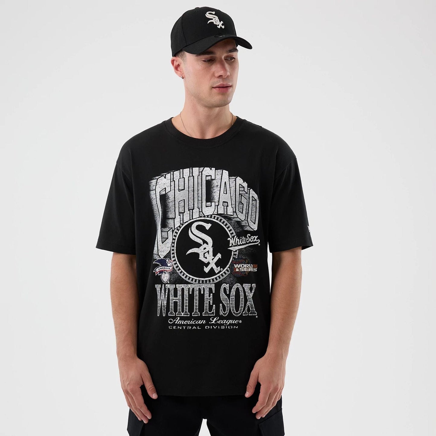The Male model is wearing Chicago White Sox MLB Sport Classic Black T-Shirt  1