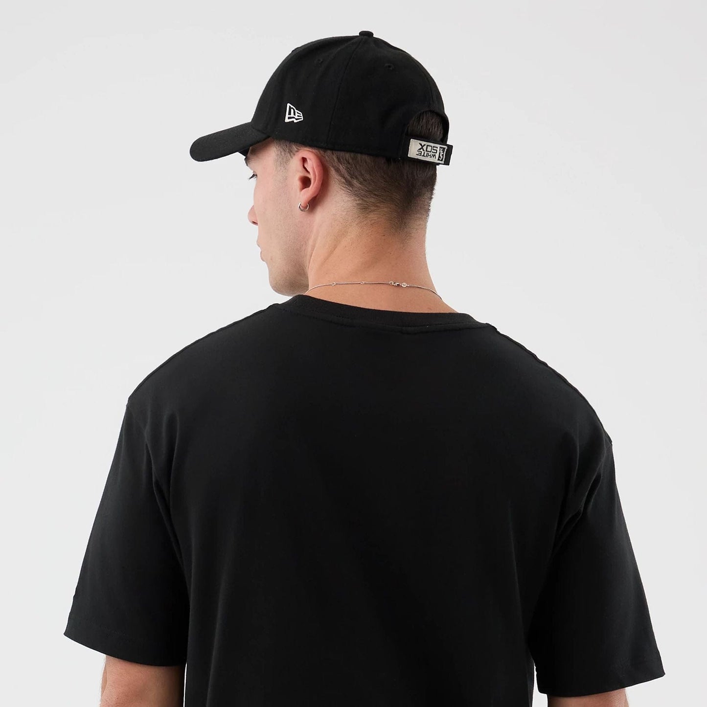 The Male model is wearing Chicago White Sox MLB Sport Classic Black T-Shirt  5