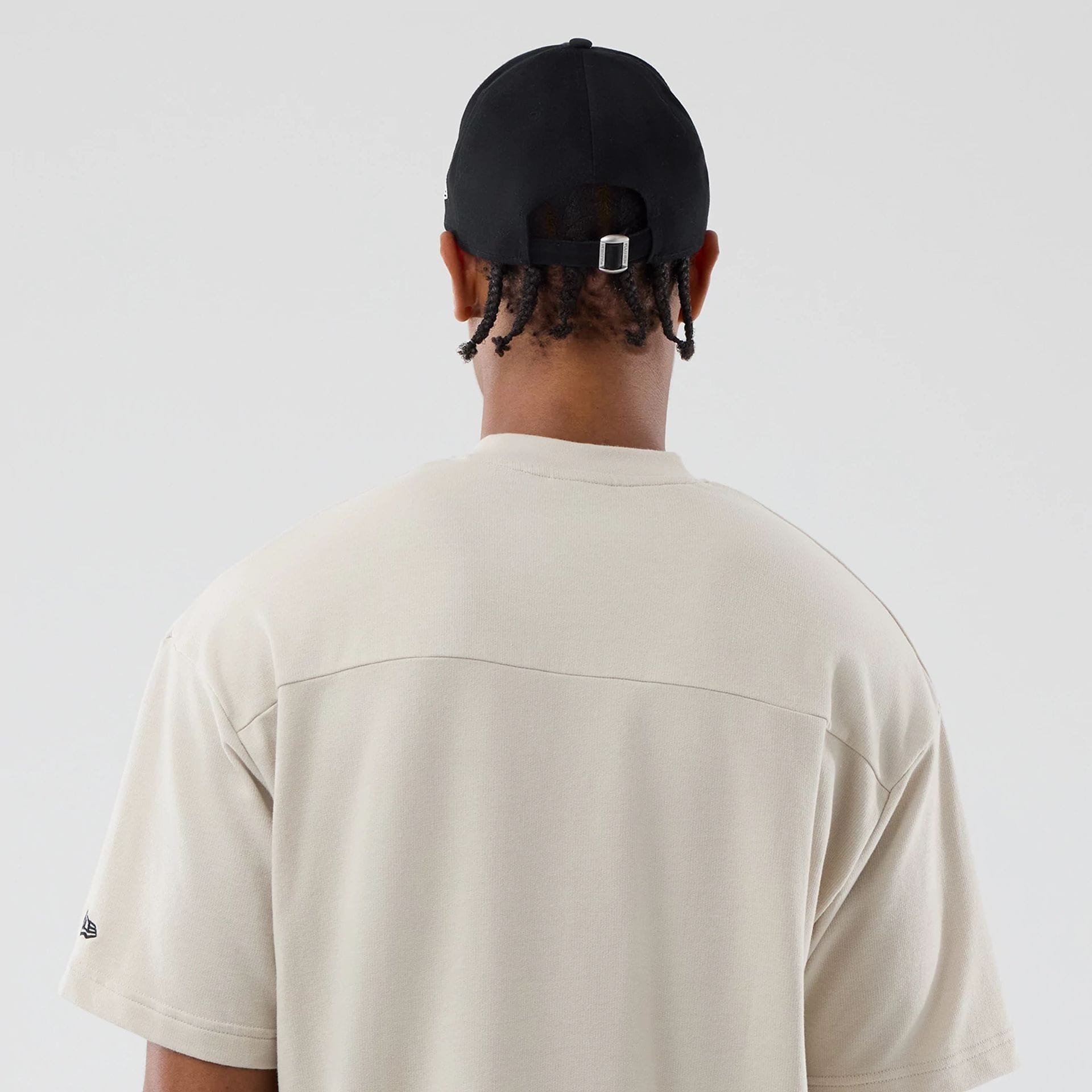 The Male model is wearing New York Giants NFL Throwback Prep Light Beige T-Shirt 7