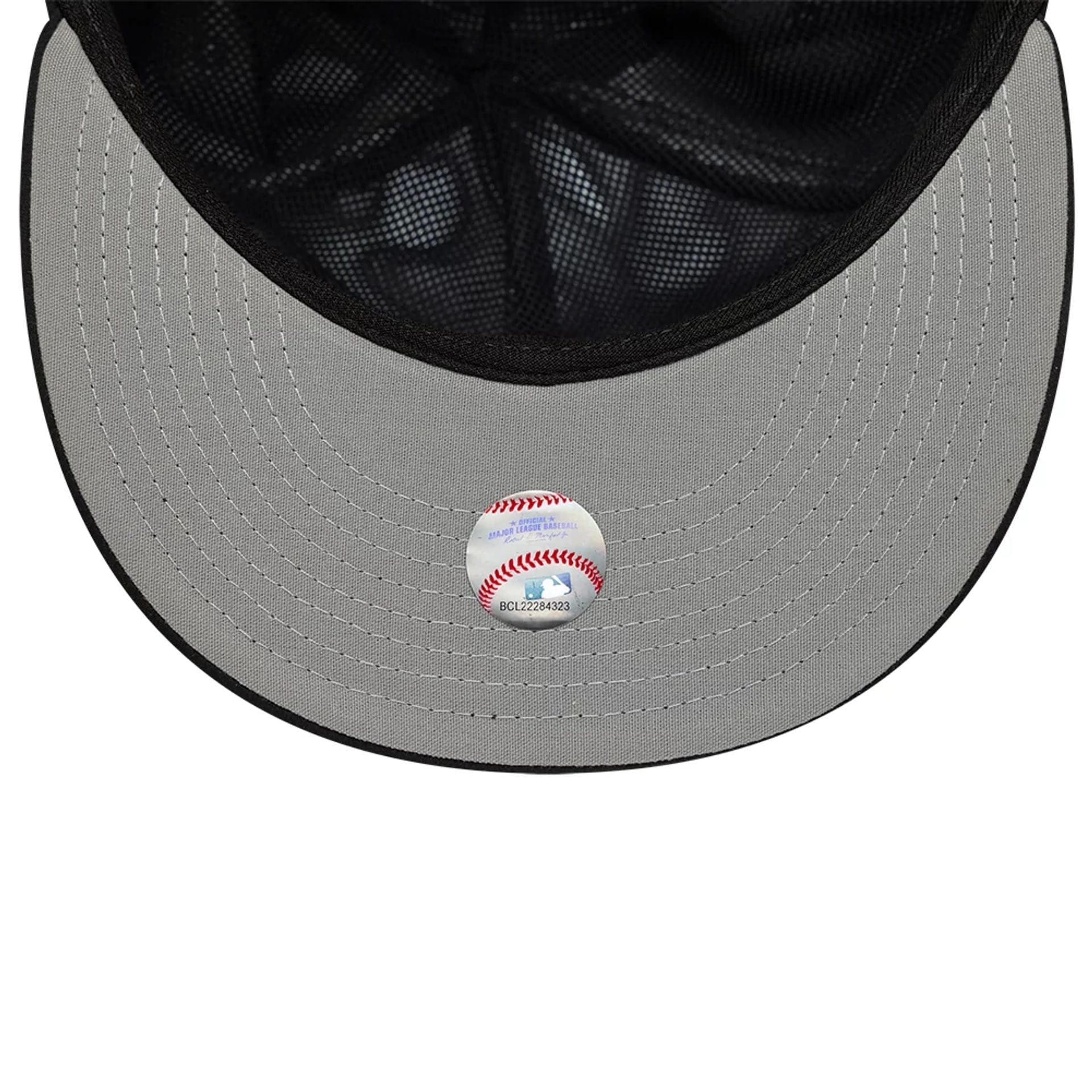 This is a Chicago White Sox MLB Gore-Tex Black 59FIFTY Fitted Cap 2