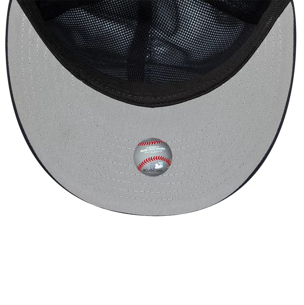 This is a New York Yankees MLB Gore-Tex Navy 59FIFTY Fitted Cap 2