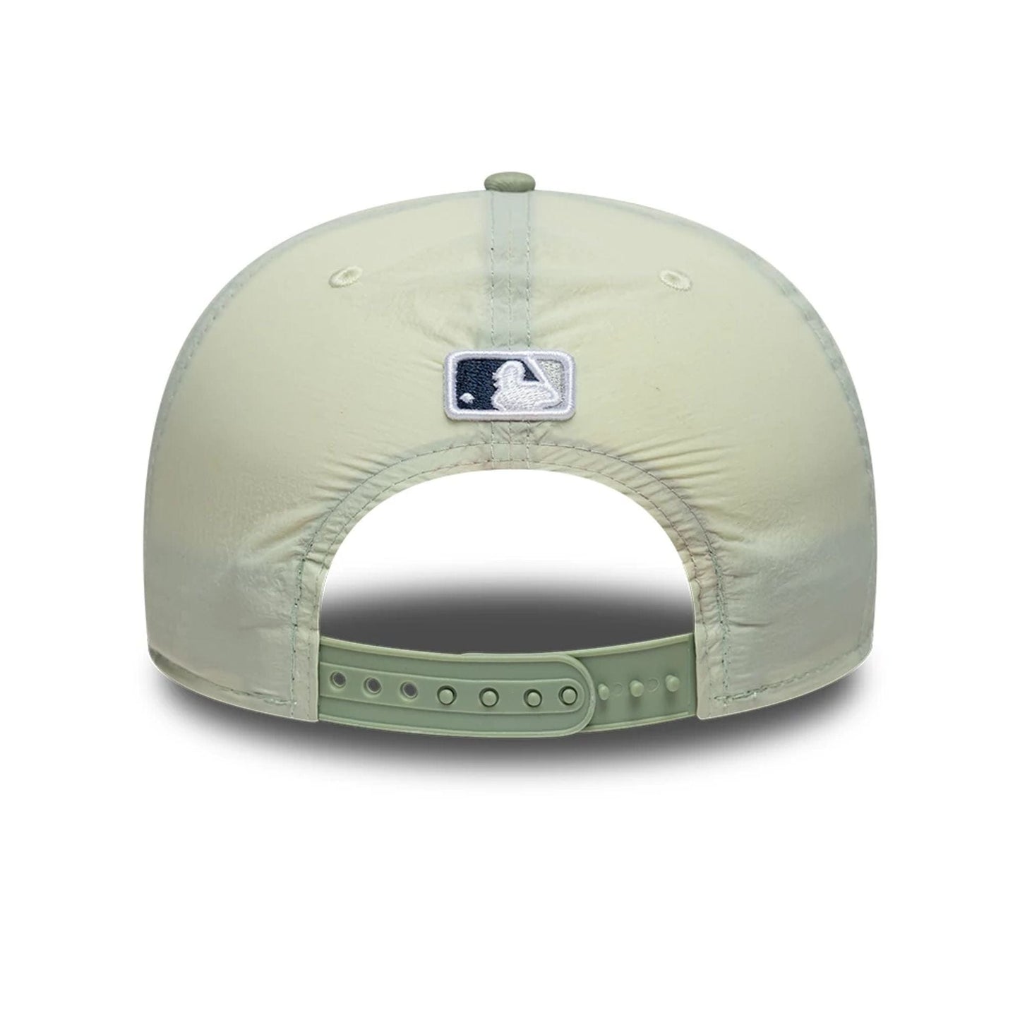 This is a New York Yankees Crinkle Pastel Green 19TWENTY Adjustable Cap 4