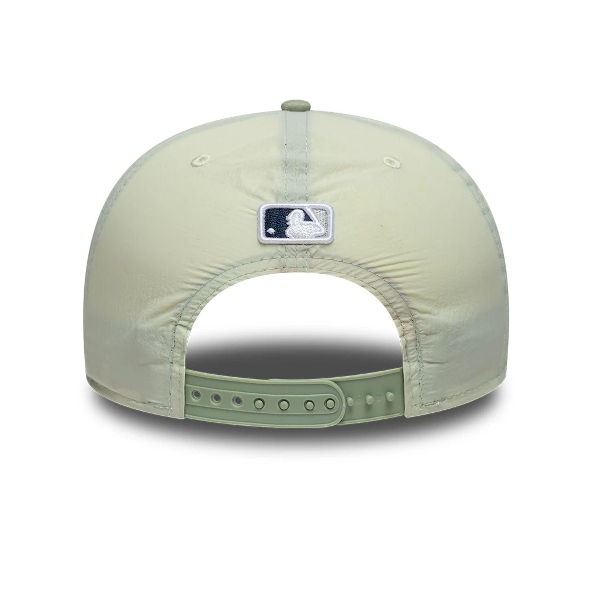 This is a New York Yankees Crinkle Pastel Green 19TWENTY Adjustable Cap 4