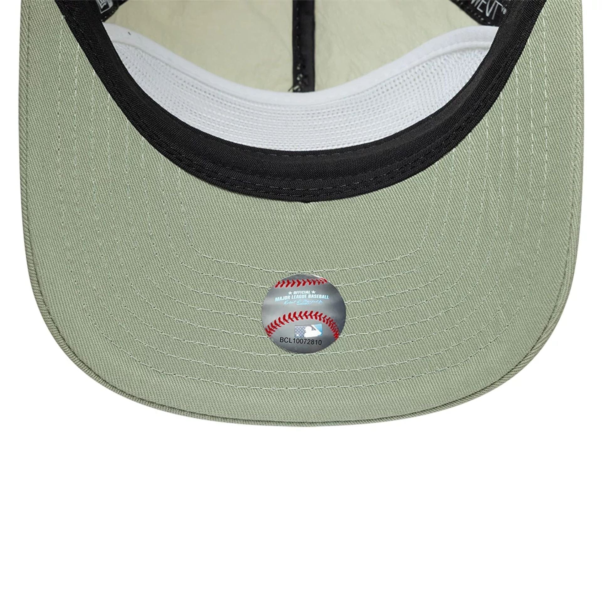 This is a New York Yankees Crinkle Pastel Green 19TWENTY Adjustable Cap 5