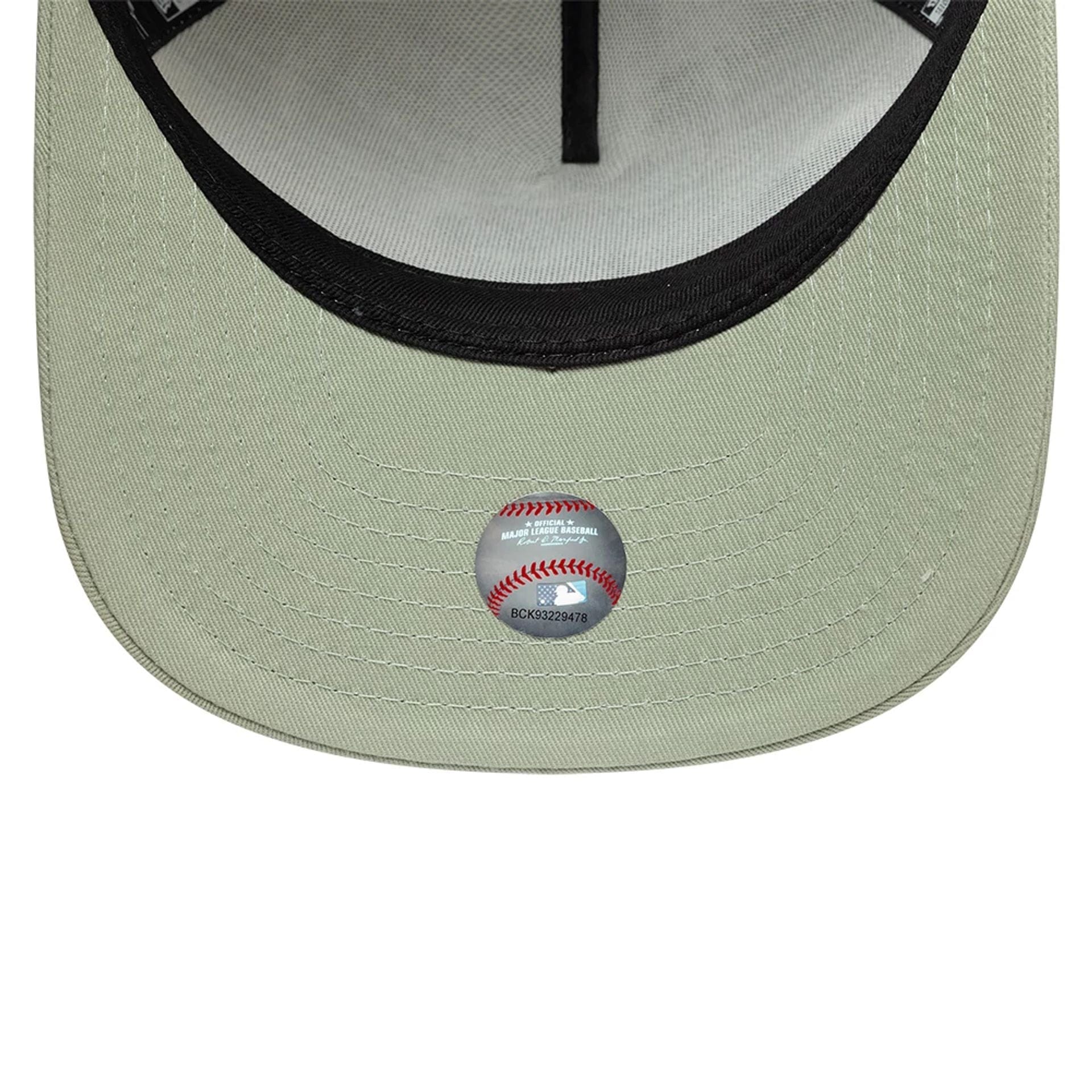 This is a New York Yankees Crinkle Pastel Green 59FIFTY A-Frame Fitted Cap 5