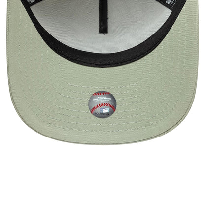 This is a Chicago White Sox Crinkle Pastel Green 59FIFTY A-Frame Fitted Cap 5