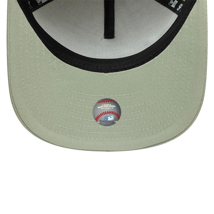 This is a New York Mets Crinkle Pastel Green 59FIFTY A-Frame Fitted Cap 5