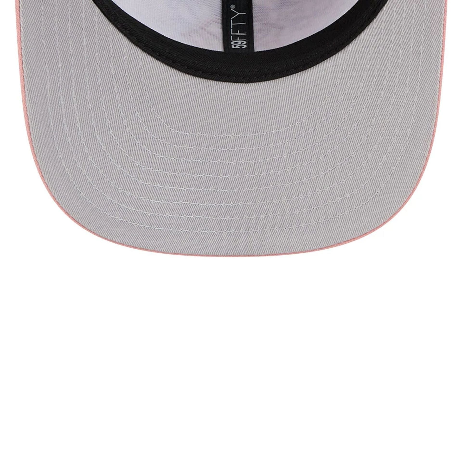 This is a New York Yankees Gradient Real Tree All Over Print 59FIFTY Fitted Cap 2