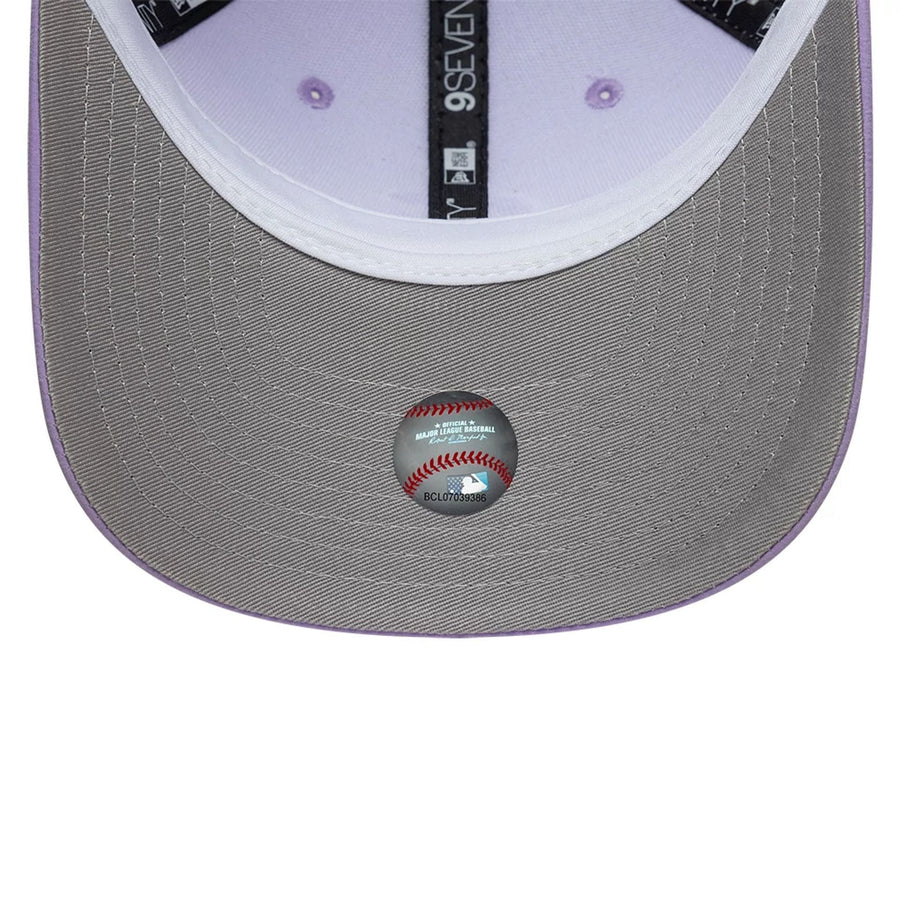 This is a Chicago Cubs Pastel Crepe Purple 9SEVENTY Stretch Snap Adjustable Cap 2