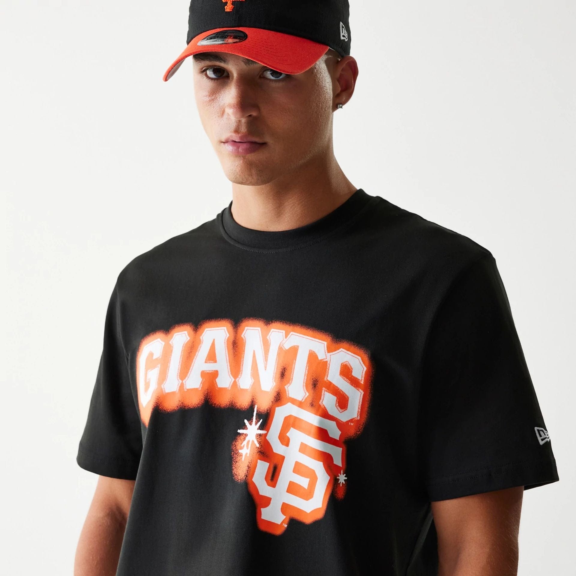 The Male model is wearing San Francisco Giants OVO x MLB Black T-Shirt 4