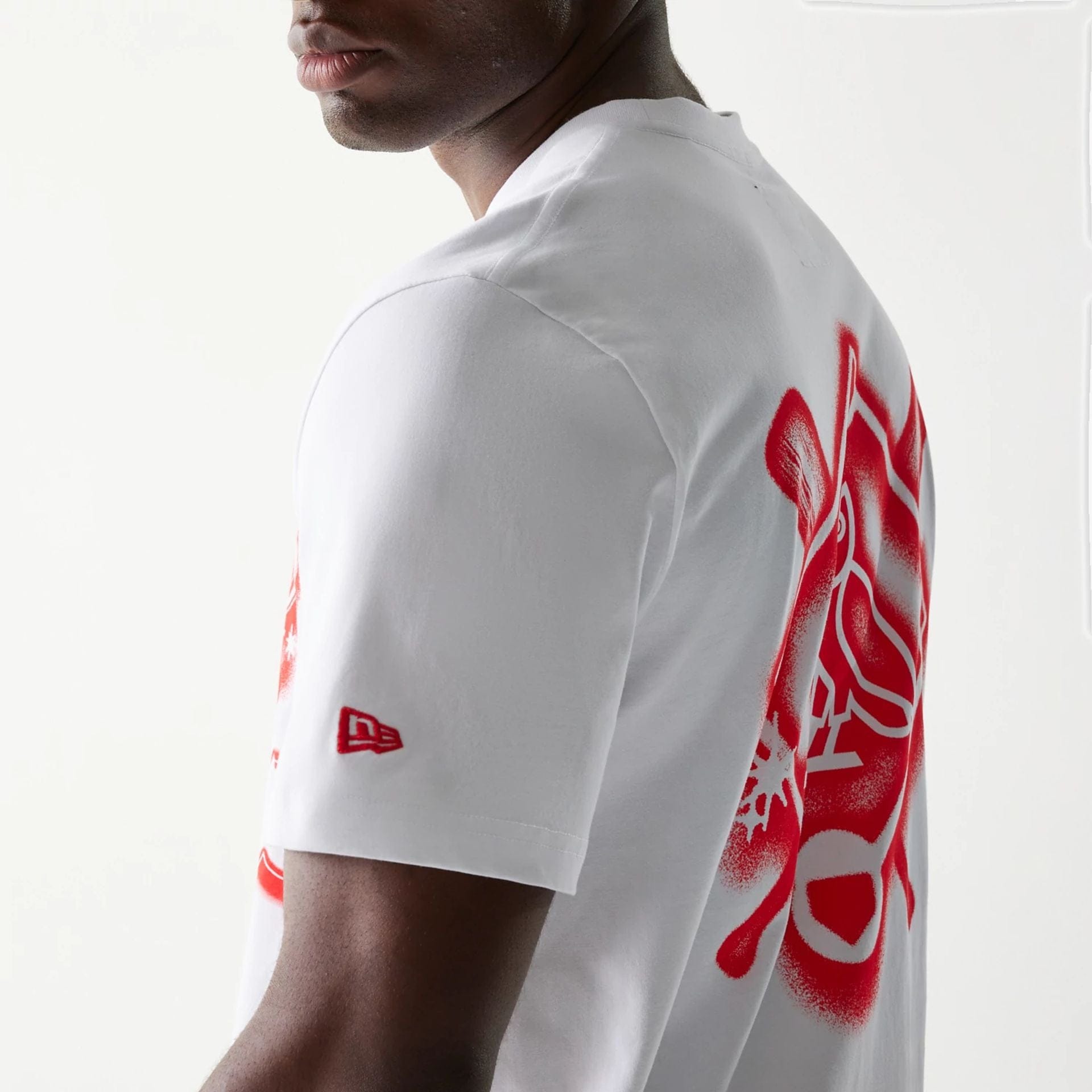 The Male model is wearing Montreal Expos OVO x MLB White T-Shirt 6