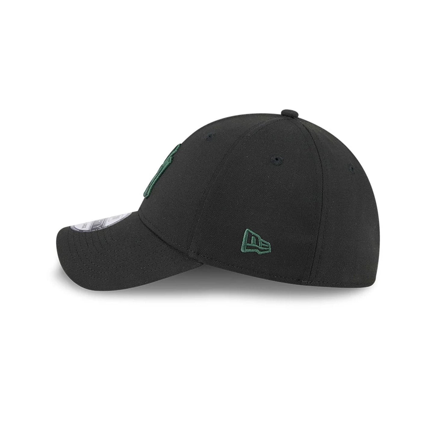 This is a New York Yankees MLB Lifestyle Black 39THIRTY Stretch Fit Cap 5