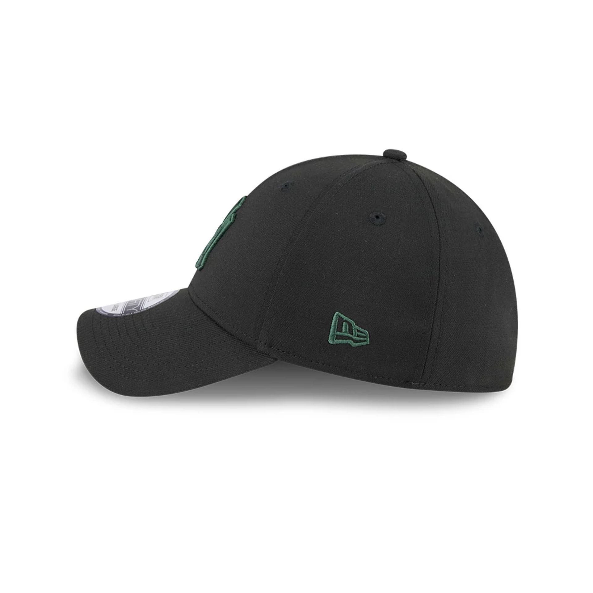 This is a New York Yankees MLB Lifestyle Black 39THIRTY Stretch Fit Cap 5