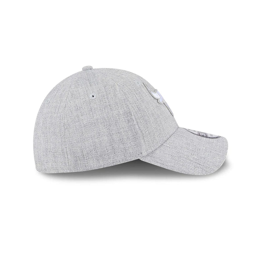 Pictured is this NBA Heather Chicago Bulls 39THIRTY Stretch Fit cap in grey. 5
