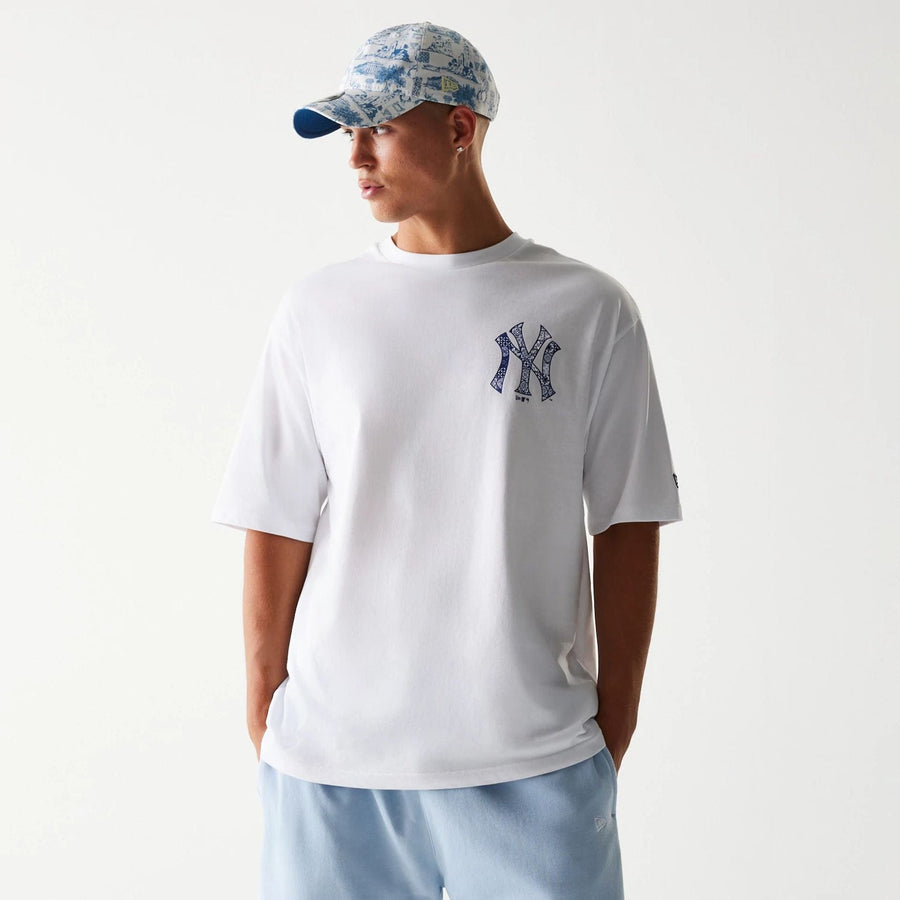 The Male model is wearing New York Yankees MLB White Oversized T-Shirt 1