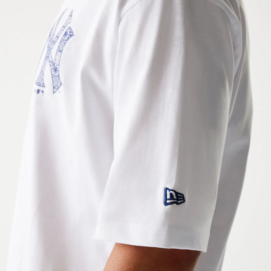 The Male model is wearing New York Yankees MLB White Oversized T-Shirt 5