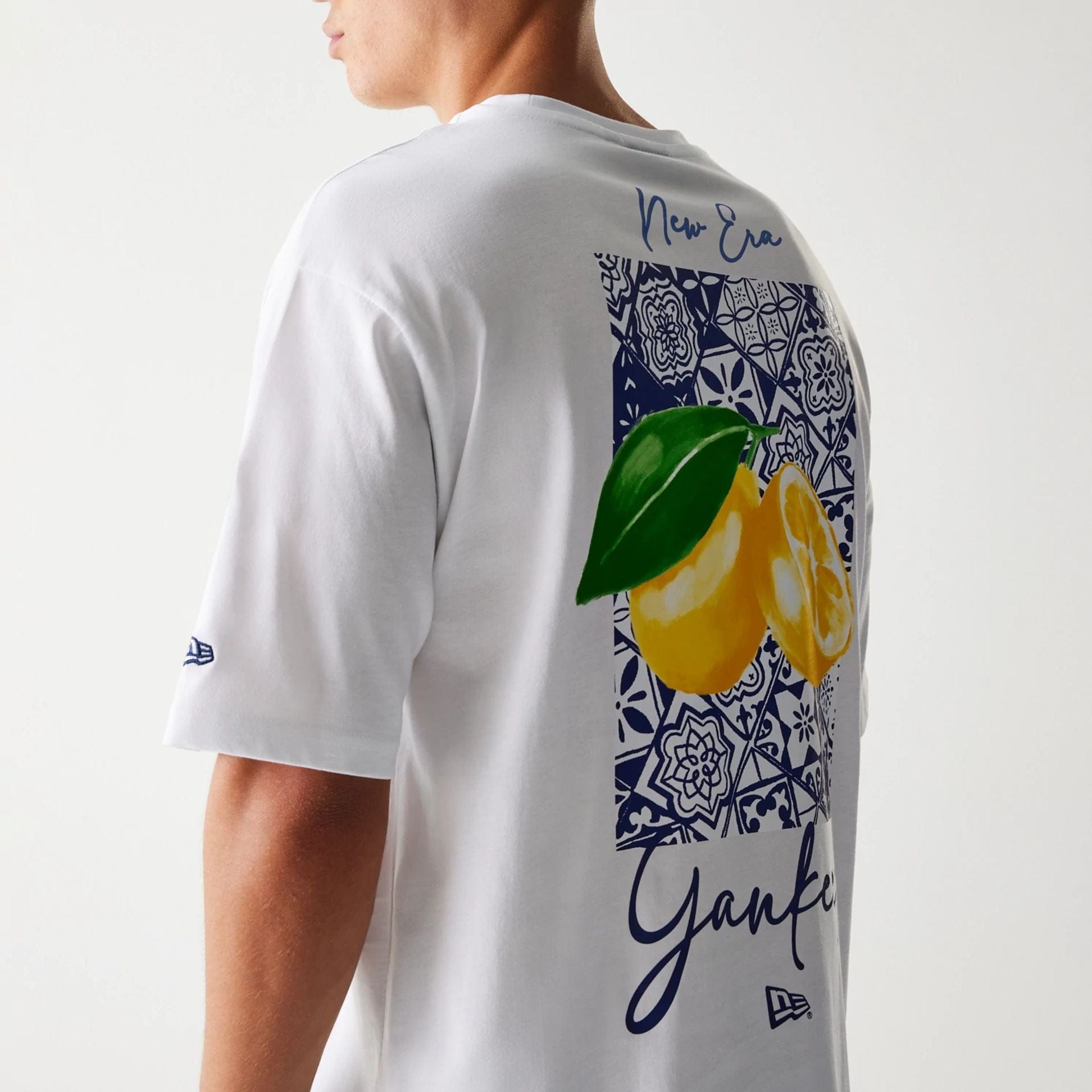 The Male model is wearing New York Yankees MLB White Oversized T-Shirt 6