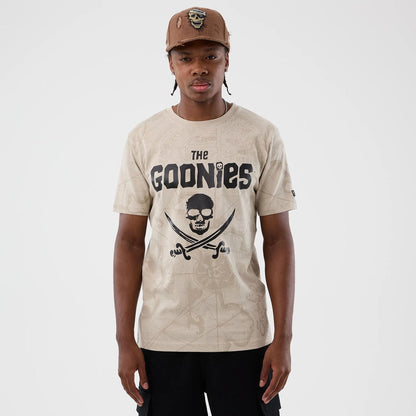 The model is wearing this Treasure Map The Goonies T-Shirt in light beige. 1