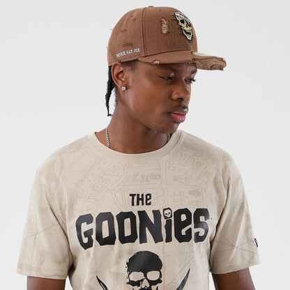 The model is wearing this Treasure Map The Goonies T-Shirt in light beige. 5