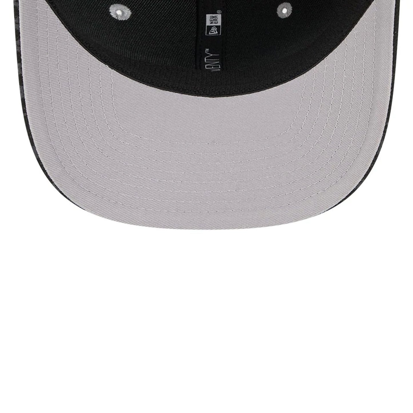 This is a San Antonio Spurs NBA Statement Grey 9SEVENTY Stretch Snap Adjustable Cap 2