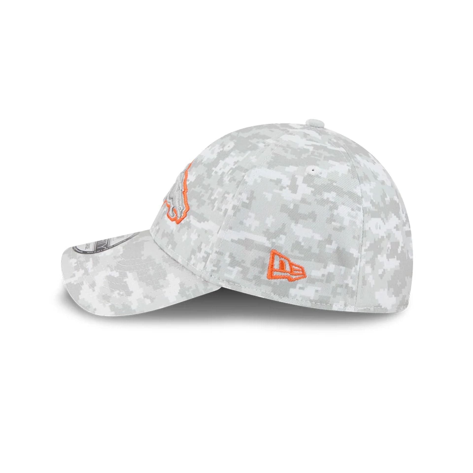 This is a Denver Broncos NFL Salute To Service 2025 Grey Camo 39THIRTY Stretch Fit Cap 7