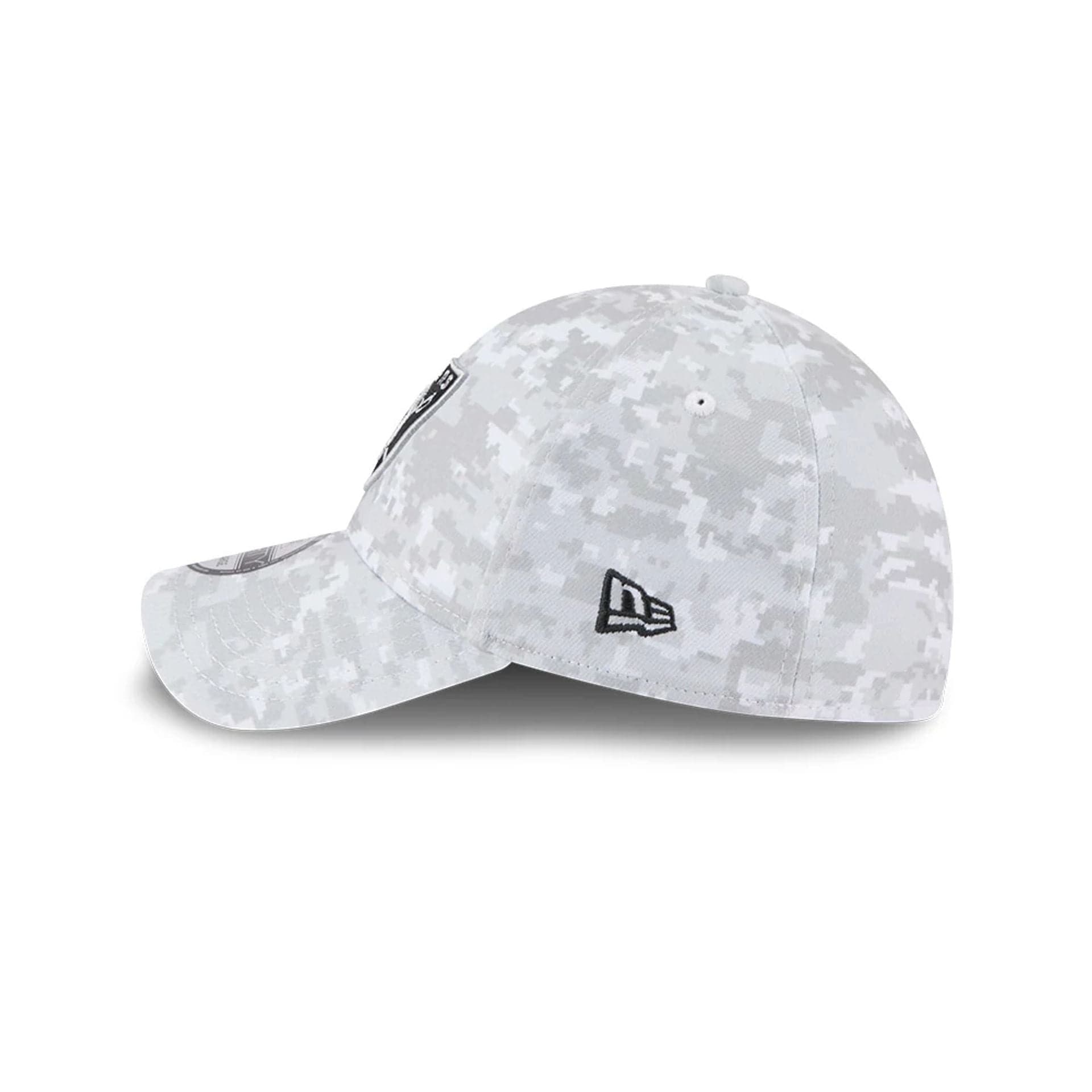 This is a Las Vegas Raiders NFL Salute To Service 2025 Grey Camo 39THIRTY Stretch Fit Cap 6