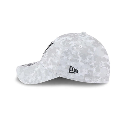 This is a Las Vegas Raiders NFL Salute To Service 2025 Grey Camo 39THIRTY Stretch Fit Cap 6