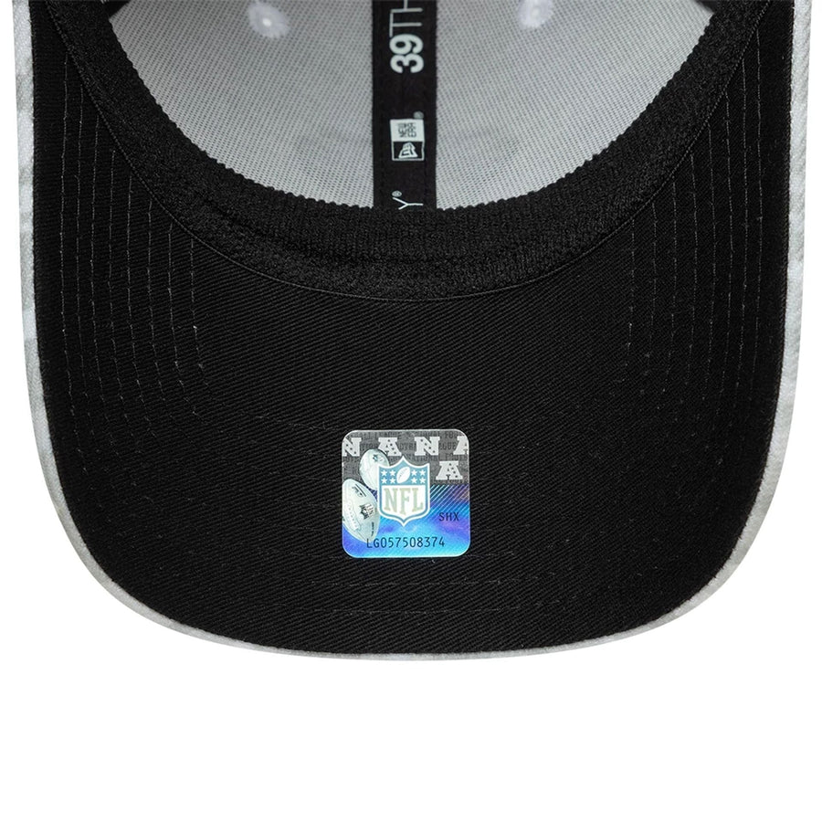 This is a New Orleans Saints NFL Salute To Service 2025 Grey Camo 39THIRTY Stretch Fit Cap 7