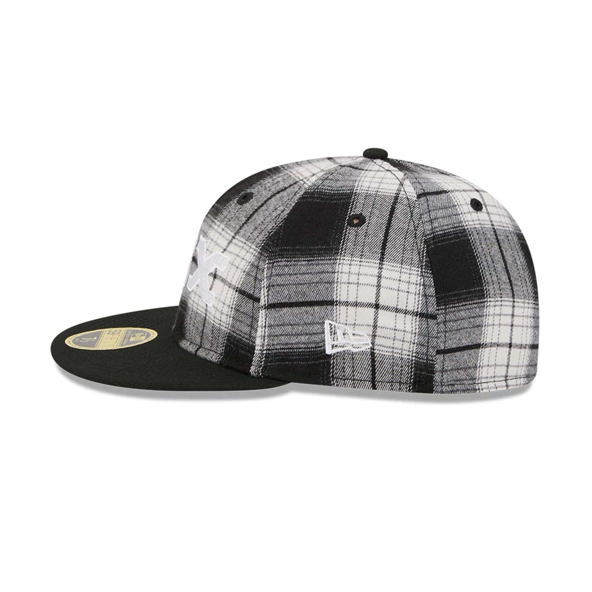 This is a Chicago White Sox MLB Grunge Style Plaid Black Retro Crown 59FIFTY Fitted Cap 5