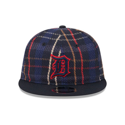 This is a Detroit Tigers MLB Grunge Style Plaid Navy Retro Crown 9FIFTY Adjustable Cap 3