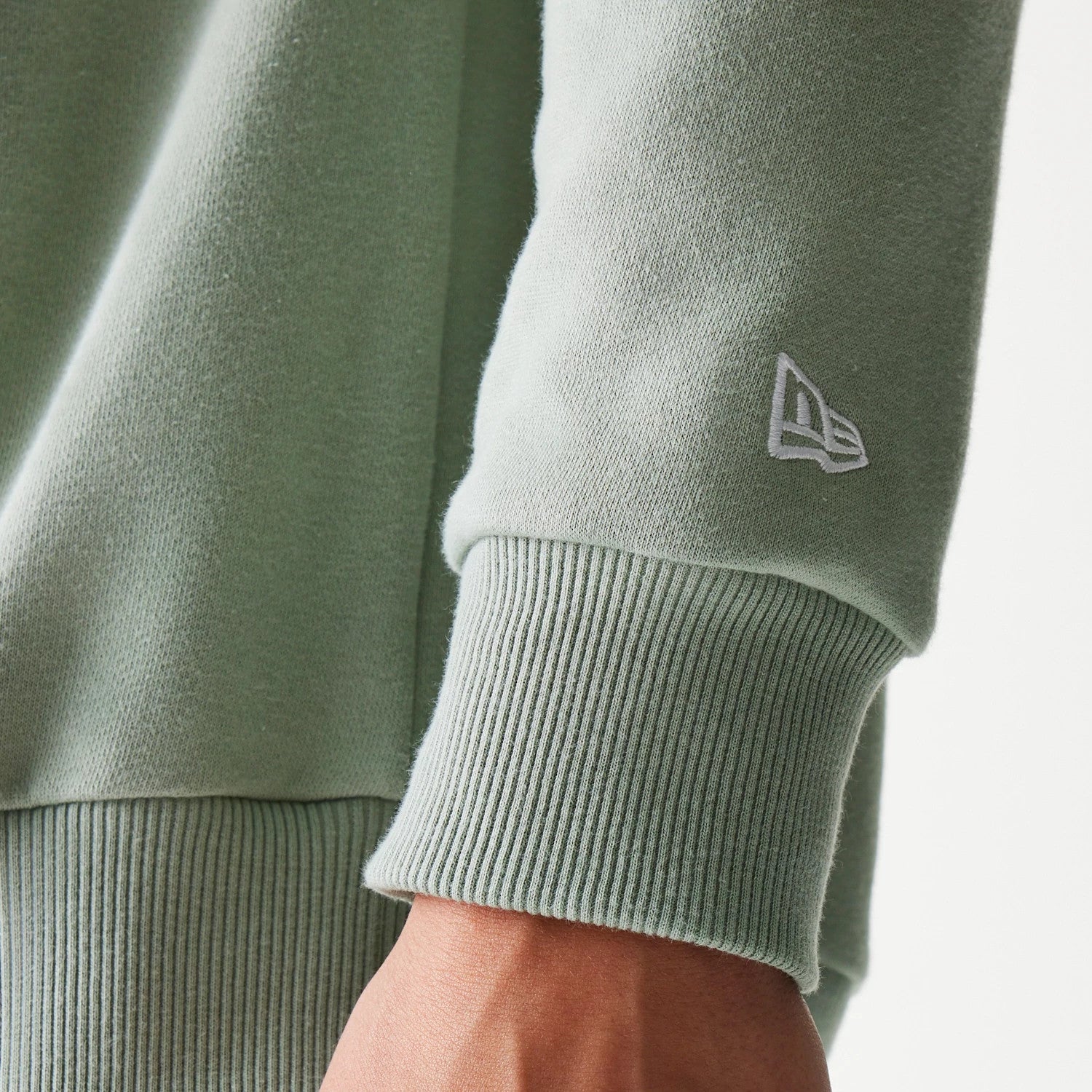 The model is wearing this MLB League Essential Midi LA Dodgers Oversized Crew Neck Sweater in pastel green. 7