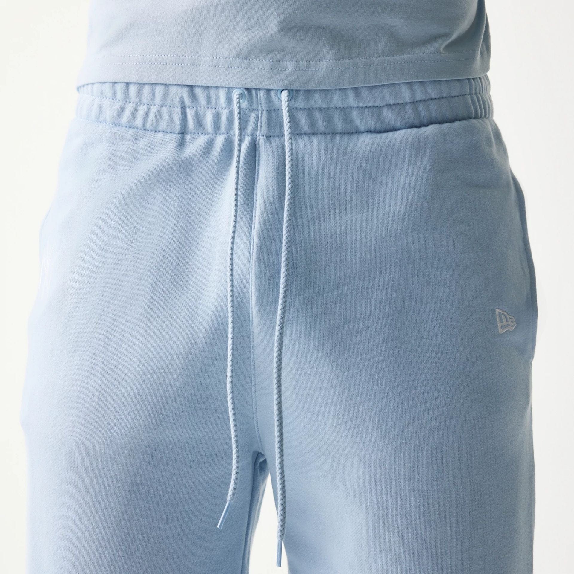 The model is wearing this MLB League Essential Midi New York Yankees Shorts in pastel blue. 6