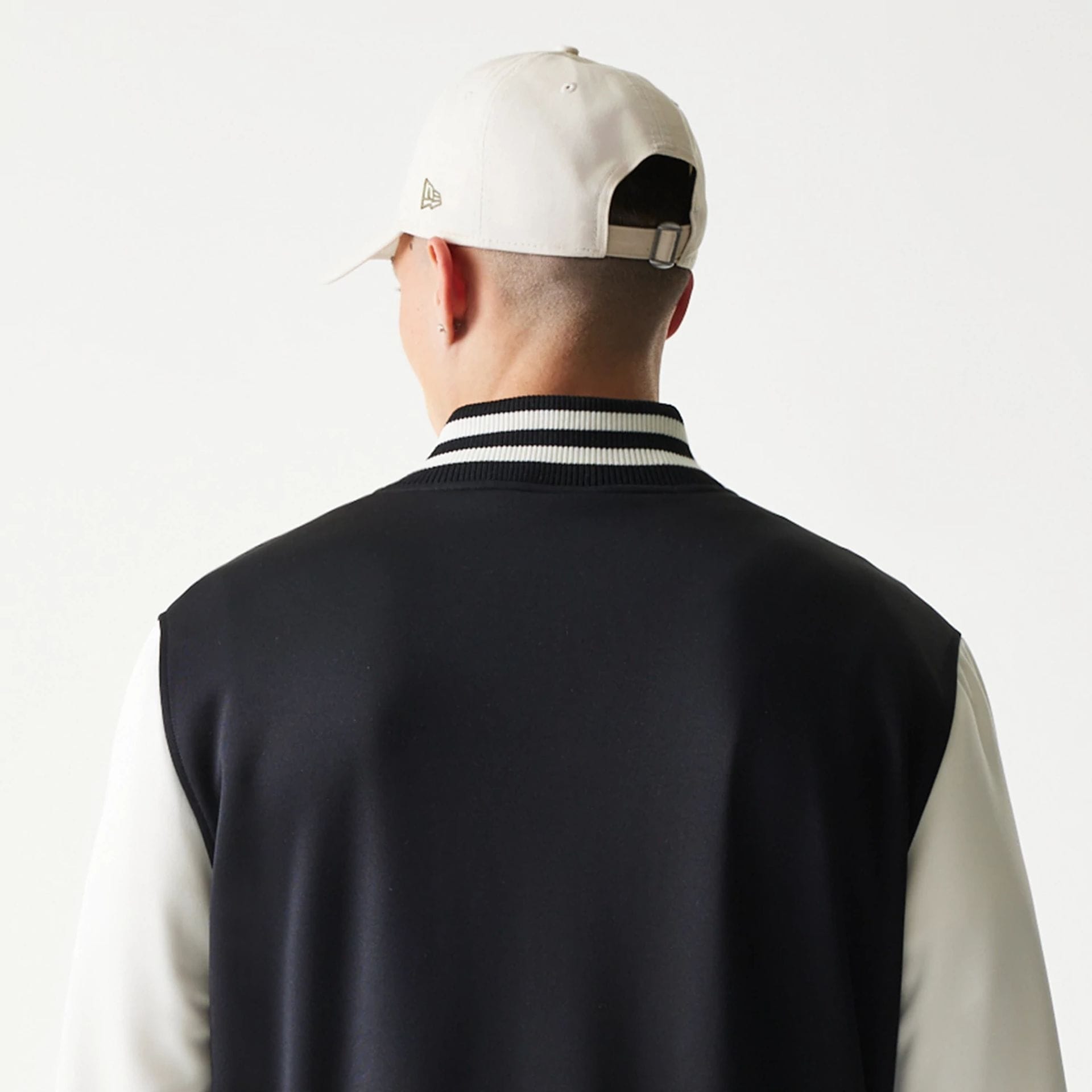 The model is wearing this NBA Chicago Bulls Bomber Jacket in black. 8