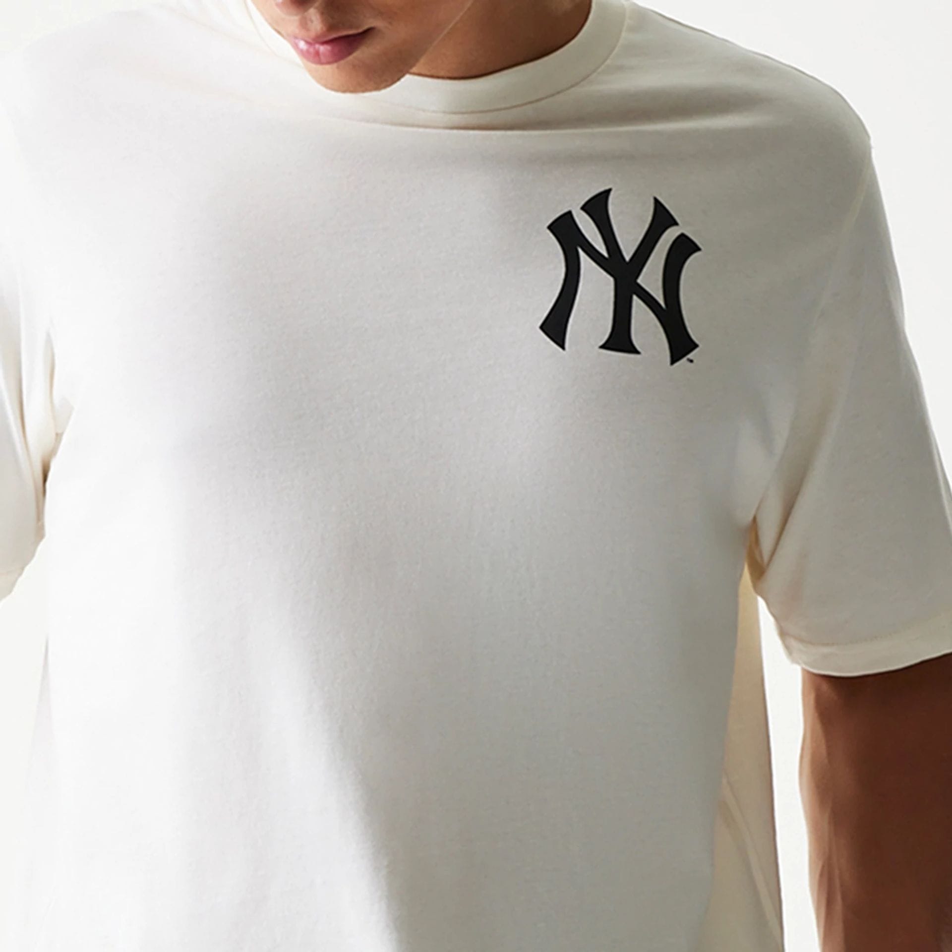 The model is wearing this MLB Food Graphic New York Yankees T-Shirt in open white. 6